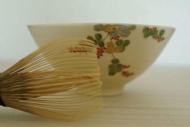 Camellia-garden-ryoanji-tea-ceremony-japan-kyoto-matcha-chawan