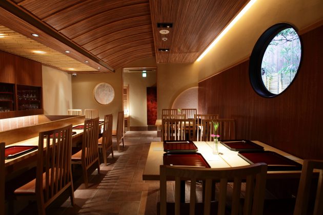 Yasaka-Yutone-dining-room-luxury-guesthouse-ryokan-kyoto
